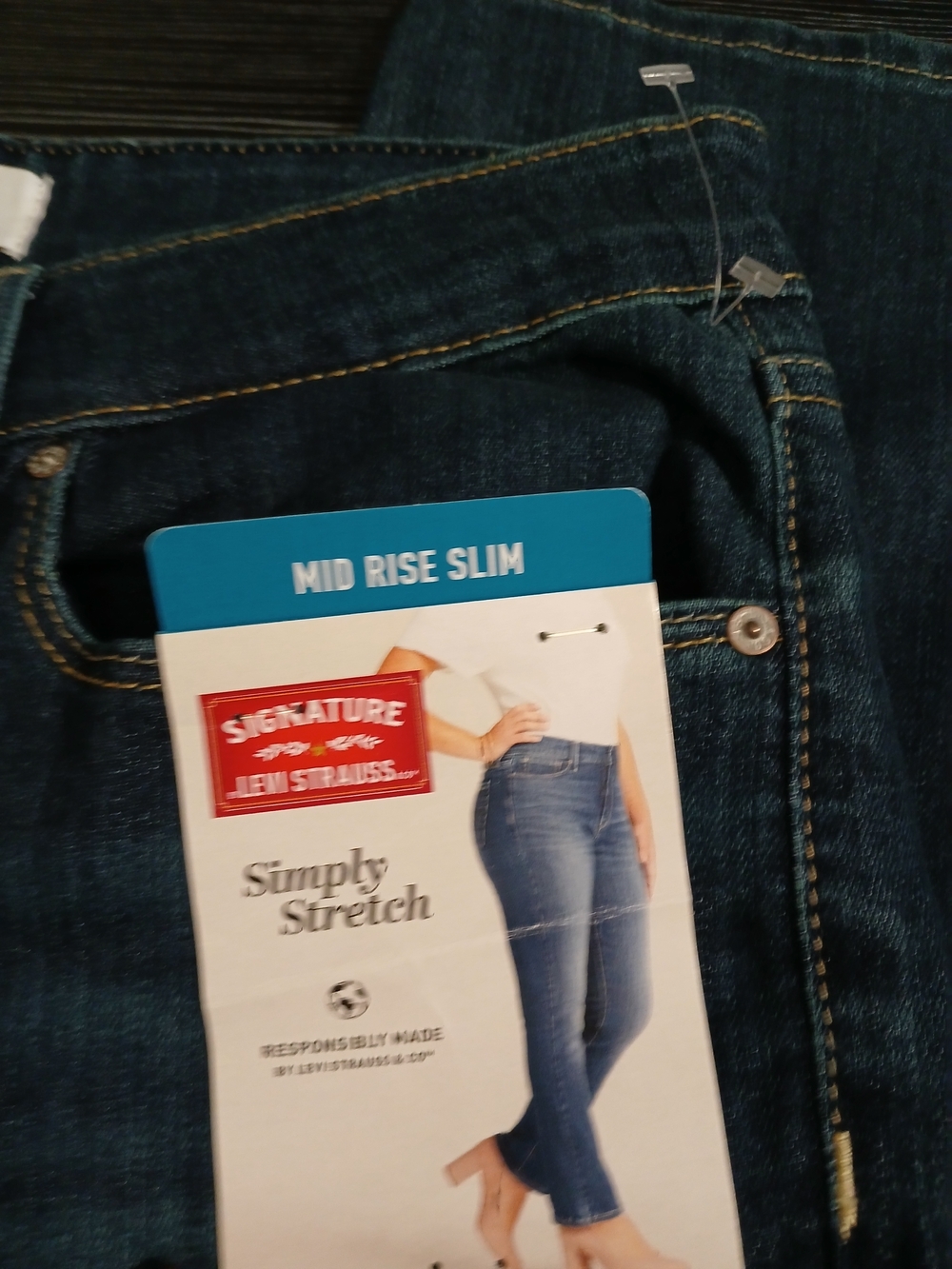 Signature by Levi Strauss Women's Straight Leg Jeans in Dark Blue Wash - Picture 3 of 6